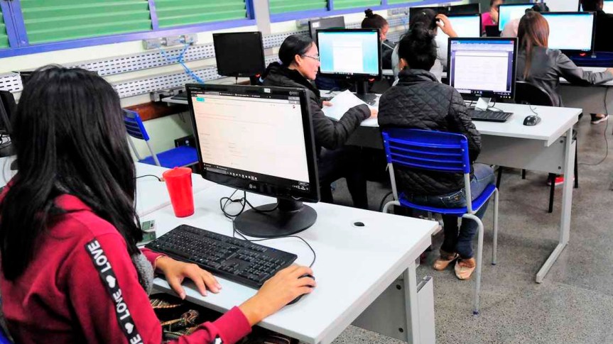 Prejuízo incalculável para a Educação brasileira. Mais da metade das escolas está desprovida de computador e&nbsp;internet