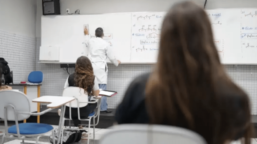 Mais de 30% dos estudantes de ensino médio não dominam habilidades básicas em português e&nbsp;matemática