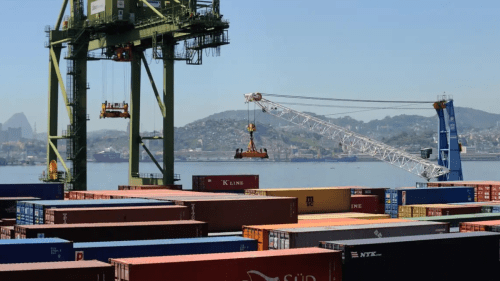 Tarifa norte-americana de 25% ameaça indústria brasileira mas preserva exportação de&nbsp;commodities