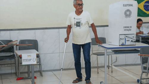 Descaso com acessibilidade em Macapá frustra idosos que desejam participar das&nbsp;eleições